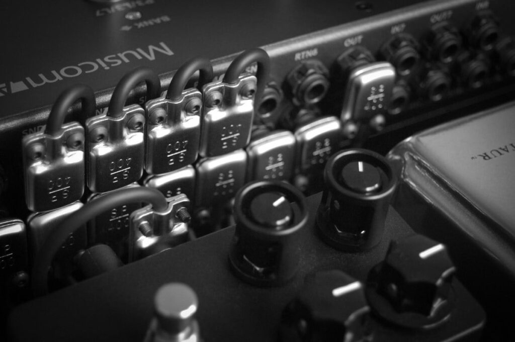 SquarePlug pedalboard connector