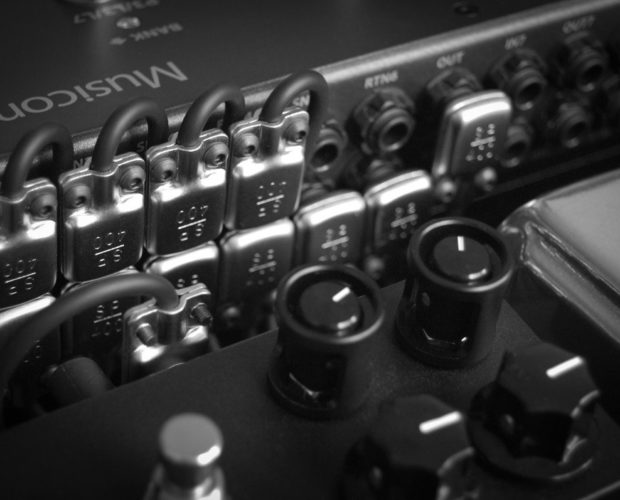 SquarePlug pedalboard connector